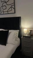 Spacious Sheffield Home Near M1 Sleeps 5 - B&B High Hazels