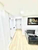 The Evening Mist 2BR Basement House - Whitby - B&B Whitby