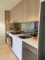 Fresh Apartment Short Walk to Westfield - B&B Brisbane