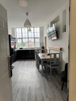 Stylish modern 2 bedroom flat 6B - Ferienwohnung Denton