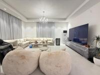 Exclusive 4BR Luxury Villa with Maid Room & Private Space - Bed and Breakfast Dubai