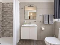 Bright 3 Bed, 3 Bath Sliema Seaside Apartment - B&B Sliema