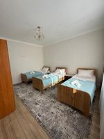 Abinur Guest House - B&B Karakol