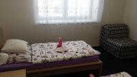 Tweepersoonskamer met 2 Aparte Bedden en Eigen Badkamer