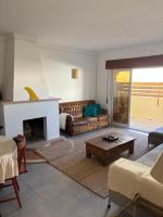 The Stripes - B&B Costa de Caparica