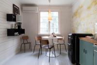 Bright and atmospheric apartment in a hundred year-old log house - B&B Skogby