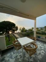 Karastergios Studios & Apartments - Chambres d'hôtes Néos Marmarás