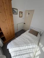 Coastal Retreat - 3-Bed Lee-on-the-Solent Home - Bed and Breakfast Lee-on-the-Solent