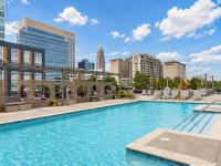 Luxury Uptown Charlotte 2BR Rooftop Pool Gym & Skyline Views - B&B Charlotte
