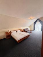 Geräumiges Zimmer mit eigenem Bad, TV & Sitzecke - Chambres d'hôtes Bergheim