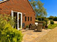 The Paddock at Peacock Farm near Belvoir Castle - B&B Redmile