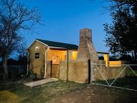 Stalletjie, Restored Karoo Stable with Private Courtyard - B&B Philippolis