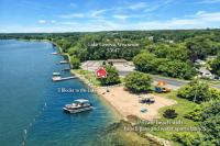 Lake Geneva Cozy Retreat – Game Room, Sleeps 16, Walk to Lake Como - Chambres d'hôtes Lake Geneva