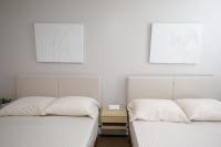 Walk to Airport -5 min from Downtown- 4 beds in 3 bedrooms - Bed and Breakfast Boston