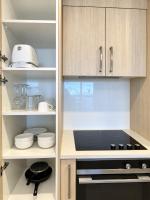 Iconic CBD Stay with Balcony, Sky Tower & Sea Views V231 - B&B Auckland