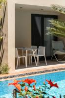 Suite Lit King-Size - Vue sur Piscine