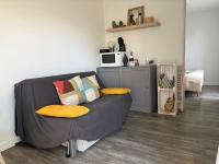 Studio de Jardin aux Portes du Beaujolais climatisé avec Jardin Privatif & Borne de Recharge - B&B Montmerle-sur-Saône