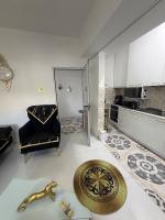 Stylish 1-bed in Central Shkoder Sleeps 4 - Chambres d'hôtes Shkodër