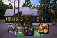 Creekfront Estate Sleeps 21 Pool & Court - B&B Broken Bow