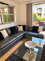 Spacious 3 Bed Modern House, Sleeps 6, Free Secure Parking & Garden, Manchester City Centre - B&B Mánchester