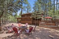Real log cabin in the Pines with large game room! - Chambres d'hôtes Pine