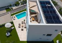 NEW! ABC Villas - A, infinity pool, rooftop jacuzzi & sauna - B&B Podstrana