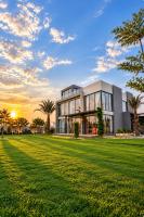 Secluded Luxury Farmhouse , Heated Pool & Garden - Ferienwohnung Islamabad