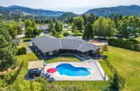 The Tyrolean - Pool, Hot Tub & Ski Hill Charm - B&B Leavenworth