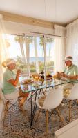 Casa Aurora Beach Apartment first sea line - Laguna Beach - Chambres d'hôtes Torrox Costa