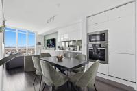 Sleek Downtown Penthouse Apartment Free Parking - Chambres d'hôtes Toronto