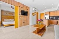 Deluxe One-Bedroom Apartment