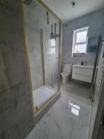 Valentines Break - 1 bed Spacious Apartment onsite parking - B&B Ilford