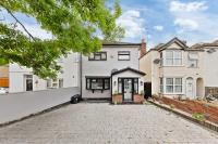 Dream Brentwood Garden Home for 10 by Liz Line - Ferienwohnung Wormley