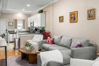 Gorgeous Townhome UF Campus Adjacent Full Kitchen - B&B Gainesville