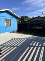 Newly renovated Kiwi Bach, walk to town & beach - B&B Raglan