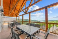 Relax at Lemon Twist! 8BR, LakeViews, Private Theater, Gameroom, Hot Tub, Pools - B&B Branson
