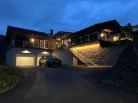 Lyngen Villa Apartment - Chambres d'hôtes Leangen