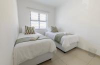 Seascape Gordon's Bay - 2 Bedroom Apartment - Bed and Breakfast Gordon’s Bay