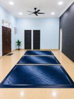 Ku Family Homestay - B&B Kampung Raja
