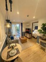 Seven sea côte d'Azur Jomtien Pattaya - Modern beachfront condominium All included - Bed and Breakfast Ban Na Chom Thian