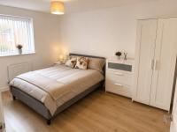 Modern 2-Bed Apartment in the City Centre with Secure Parking ideal for Contractors, Business Travellers, Families - Bed and Breakfast Birmingham
