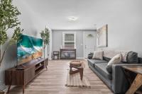 The Howder House Refined 1BR Sleeps 4 - B&B Hillsdale