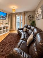 Spacious Coventry City Centre 2-Bed Apartment 2 Baths & Free Parking - Chambres d'hôtes Coventry
