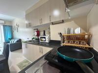 Sea Residences at Mama Ems Neat Place - B&B Manila