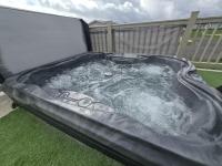 Violet Luxury Hot Tub Caravan - theluxurycaravan - PW177 Grange Leisure Park - B&B Mablethorpe