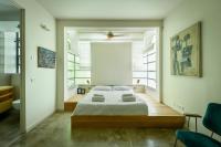 3BR Stay Balcony & City Views by SeaNRent - B&B Tel Aviv