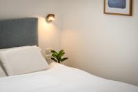 Heart of Ramat Hasharon 2BR by SeaNRent - B&B Ramat HaSharon