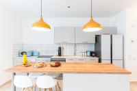 Mamad 3BR Urban Stay Scenic Views by SeaNRent - B&B Tel Aviv