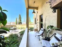 Talpiot Market Stylish Patio Duplex - Bed and Breakfast Haifa