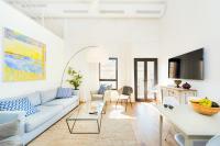 Mamad 2BR Beachside Sea Views by SeaNRent - B&B Tel Aviv